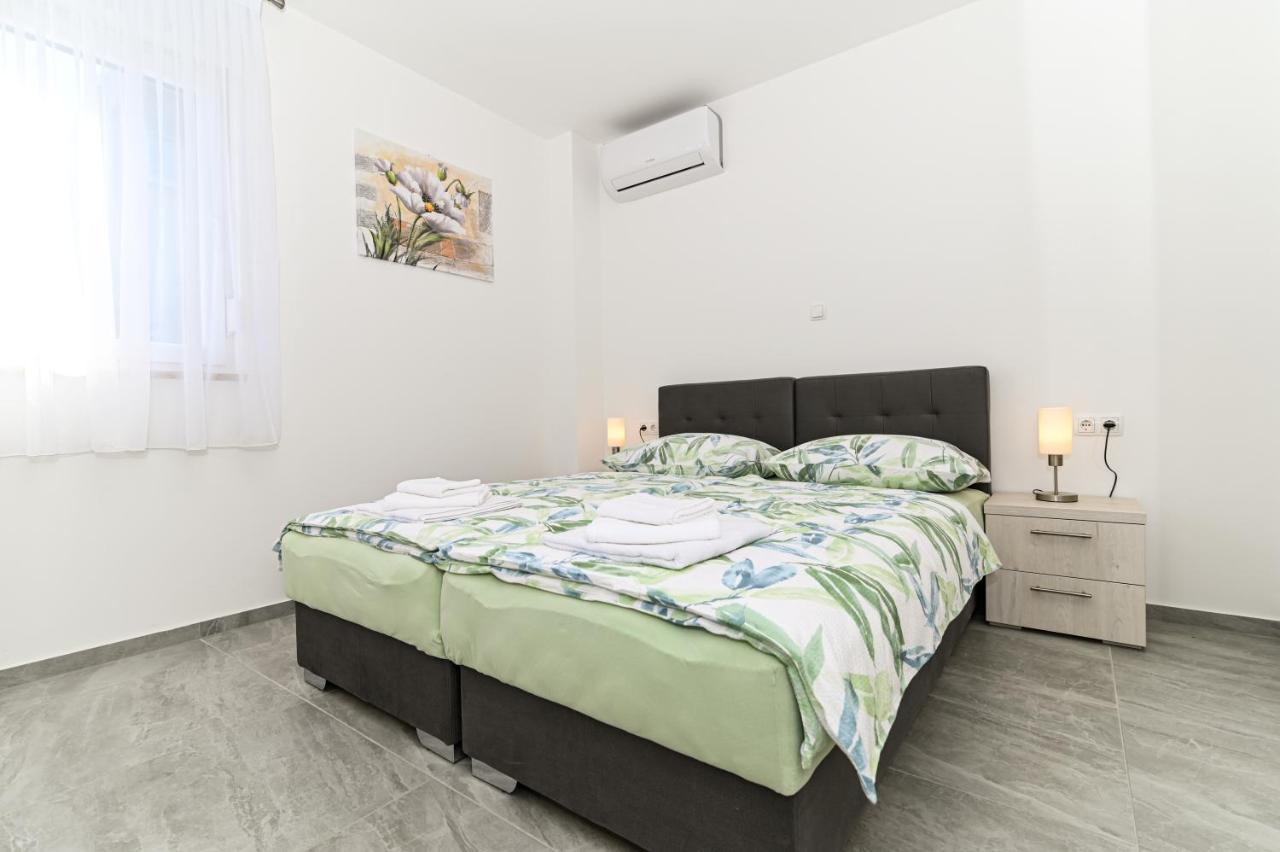Luxury Apartment With Swimming Pool Ana Trogir Exteriör bild
